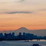 2011-11-26-16-37-44羽田空港から見る多摩川と富士山