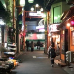 2019-02-24 20;17 十条 埼京線の踏切と商店街