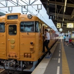 2015-07-05-18-08 松山駅に到着した伊予灘ものがたり