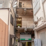 2011-02-27-16-39-38 横須賀の路地裏