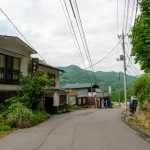 2008-06-21-15-00-04 川原湯温泉の通り