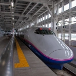 2011-07-16-10-00-13 新青森駅に停車中の新幹線