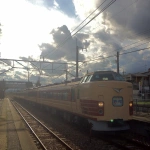 2012-05-04 16-53-36岩舟駅 藤まつりの特急電車