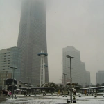 2006-01-21 13-30-29雪雲に覆われたランドマークタワー