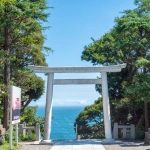 2019-09-07 12;29 東茨城郡大洗町 大洗磯前神社 鳥居越しの海