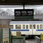 2021-12-26 16;19 田川後藤寺駅 駅改札の列車案内板