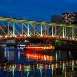 2012-01-15-17-23-32東品川 天王洲ふれあい橋と屋形船の夜景