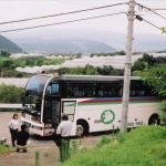 2008-06-21 山梨県（甲州市付近）さくらんぼ狩り 談笑する人々