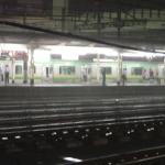 2005-08-23 20-25-57 大雨の横浜駅