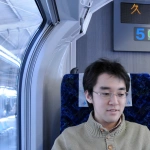 2008-02-10 12-11-01電車に乗っているCOTA