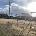 2021-12-26 15;13 糸田町 公園のブランコ