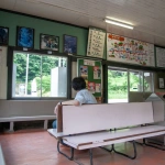 2008-06-21-15-25-44 川原湯温泉駅舎の待合室