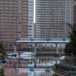 2012-01-15-10-57-12芝浦の高層ビルとモノレールと水路