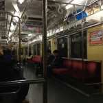 2011-11-27-14-40-12新橋駅付近を走行している芝山鉄道の車両の車内