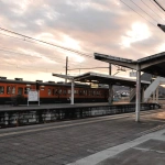 2008-02-10 16-42-50夕方の岩舟駅と電車