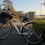 2011-11-17 15-33-54羽田空港国際線ターミナルとCOTAの自転車