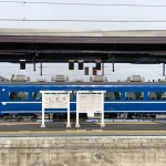 2018-01-03 12;47 下今市駅 客車と駅名標