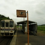 2007-06-30 10-20-26 中根駅と茨城交通の車両