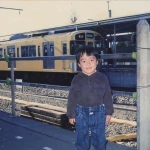 1989-03-12 西武新宿線または拝島線の駅にてCOTA