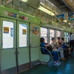 2017-06-09 10;41 伏見稲荷駅 京阪2200系の車内インテリア