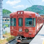 2014-05-31-11-13-35大月駅 富士登山電車と名付けられている富士急の観光用特別車両