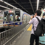 2017-06-11 18;02 難波駅と撮影するCOTA