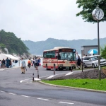 2017-08-14 12;33 宮古 浄土ヶ浜に泊まっている宮古行きバスと風景