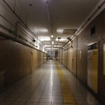 2011-11-27-15-09-02日本橋駅の通路