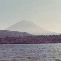 1983-10-01 山梨県南都留郡富士河口湖町 西湖からの富士山