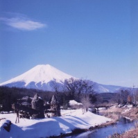 1998-03-09 山梨県南都留郡 忍野村 富士山と小川