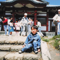 1990-04-29 箱根駒ヶ岳山頂の箱根元宮にいるCOTA