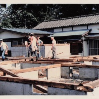 1979-10-01 花の家 建築中・基礎が完成する