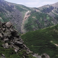 2004-08-04 乗鞍岳 崖と岩の景色