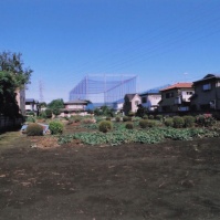 2010-10-01 花の家 畑と母屋の景色